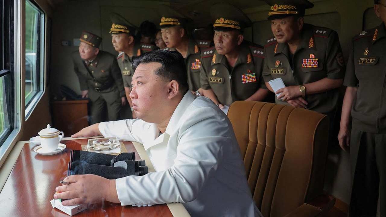 Foto - Gerilim tırmanıyor! "Türünü ve menzilini tespit etmeye çalışıyoruz" deyip eklediler: Yanı başımızda füzeler ateşlendi