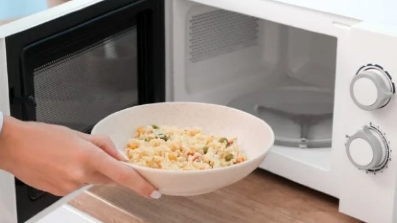 Gezegene sandığımızdan... Yeni rapor korkuttu: Mikrodalgada pratik yemek mi, sağlık mı?