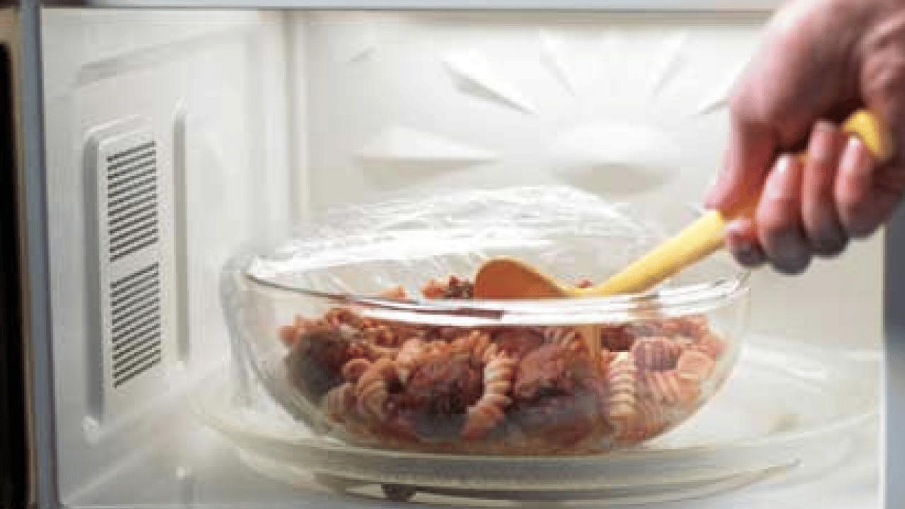 Foto - Gezegene sandığımızdan... Yeni rapor korkuttu: Mikrodalgada pratik yemek mi, sağlık mı?