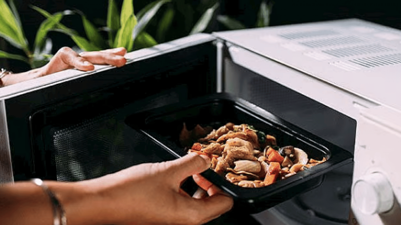 Foto - Gezegene sandığımızdan... Yeni rapor korkuttu: Mikrodalgada pratik yemek mi, sağlık mı?