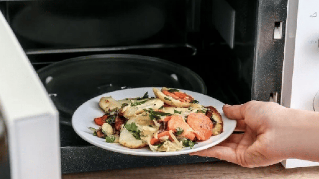 Foto - Gezegene sandığımızdan... Yeni rapor korkuttu: Mikrodalgada pratik yemek mi, sağlık mı?