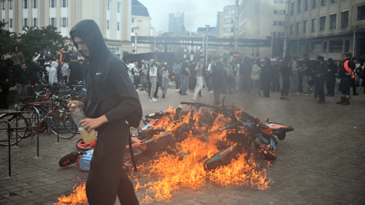 Foto - Gezi çapulcularına en güzel cevap övdükleri Avrupa’dan! ‘Kırıyorsan bedelini ödersin’ 