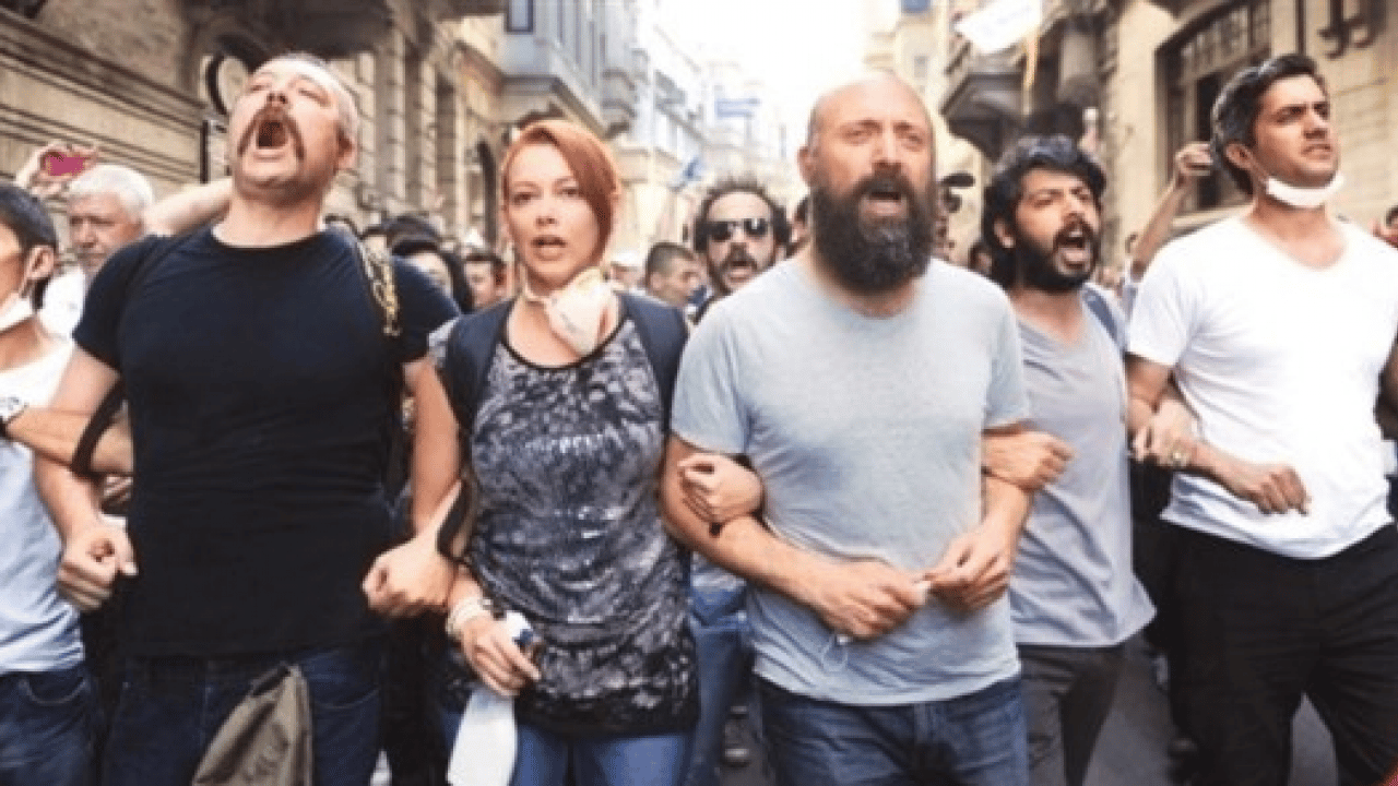 Foto - Gezi çapulcularına en güzel cevap övdükleri Avrupa’dan! ‘Kırıyorsan bedelini ödersin’ 