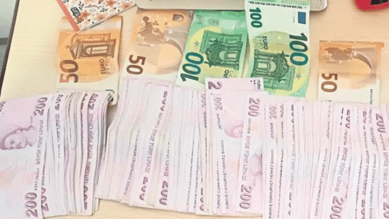 Foto - Gezi maskeli FETÖ kampı! AVM emanet dolaplarında gizli para trafiği