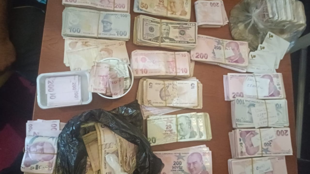 Foto - Gezi maskeli FETÖ kampı! AVM emanet dolaplarında gizli para trafiği