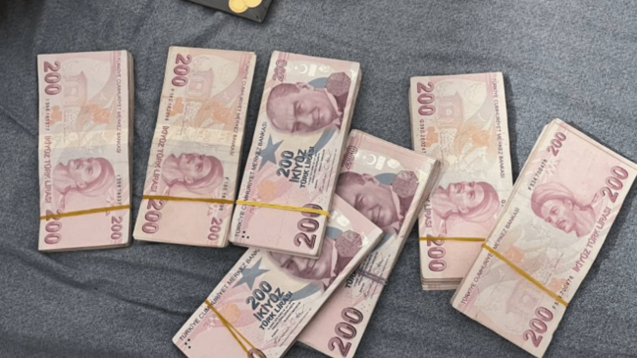 Foto - Gezi maskeli FETÖ kampı! AVM emanet dolaplarında gizli para trafiği