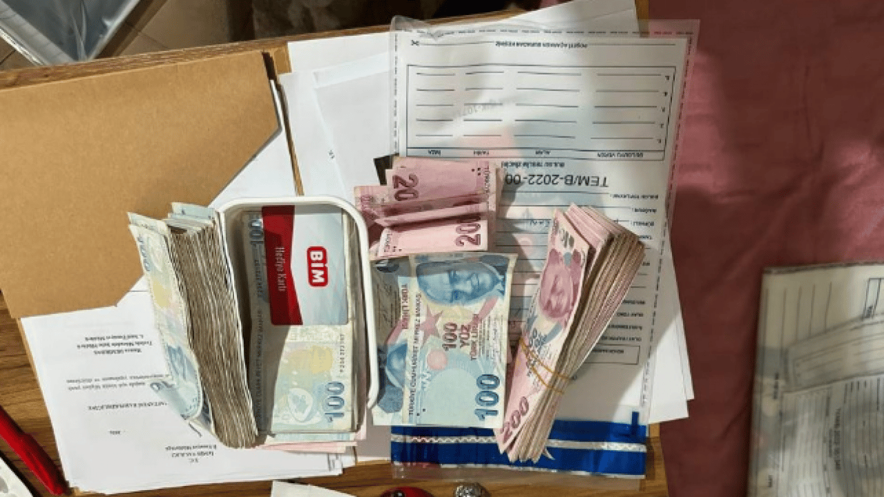 Foto - Gezi maskeli FETÖ kampı! AVM emanet dolaplarında gizli para trafiği