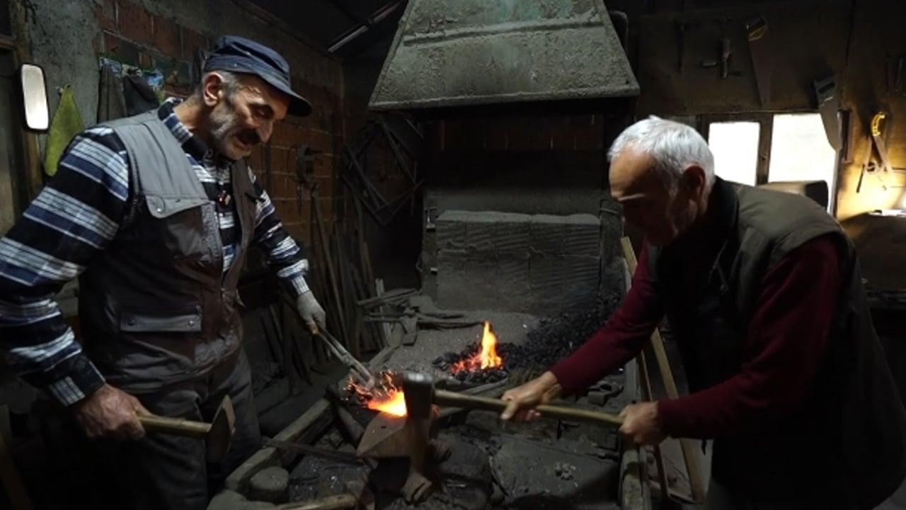 Foto - Giresun'da iki kardeş, baba mesleğine devam ediyor: El emeği el aletleri değil! Unutulmaya yüz tutmuş zanaatla tanışın
