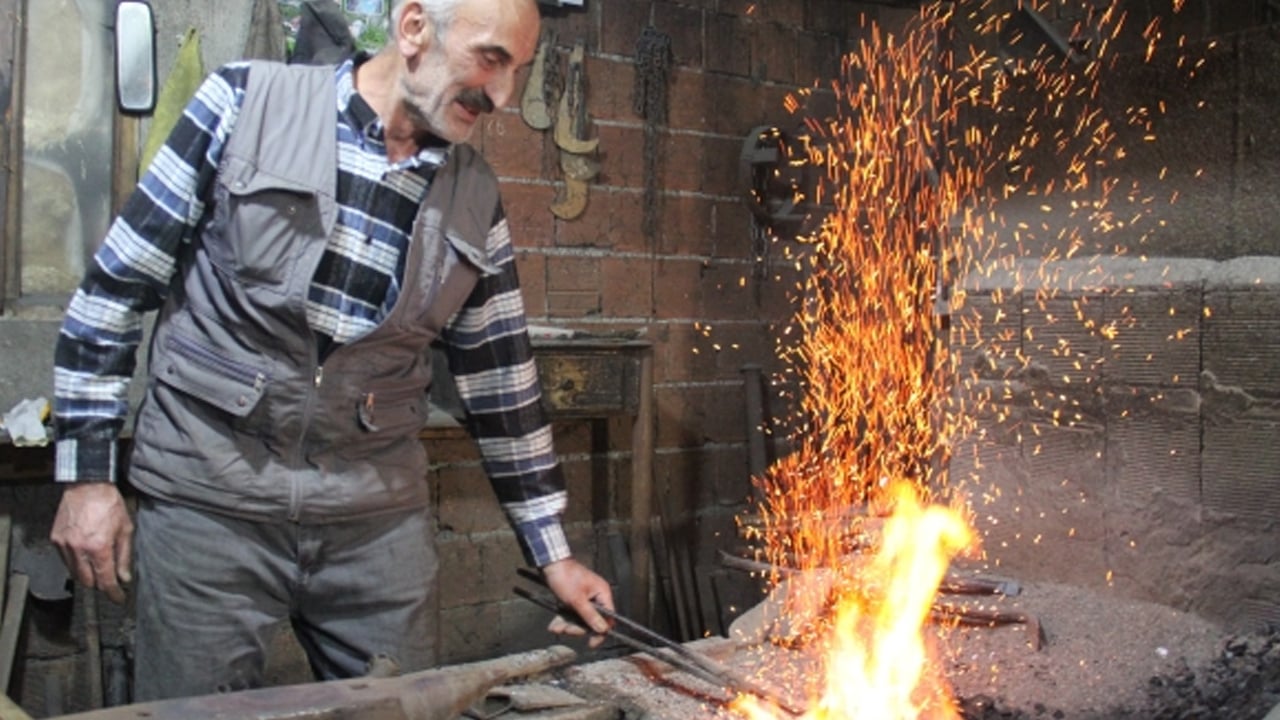 Giresun'da iki kardeş, baba mesleğine devam ediyor: El emeği el aletleri değil! Unutulmaya yüz tutmuş zanaatla tanışın