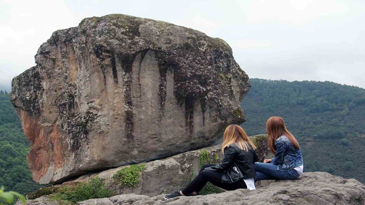 Foto - Giresun'un yerçekimine meydan okuyan mucizesi! 'Gelin Kayası' turizm dünyasının yeni gözdesi oluyor