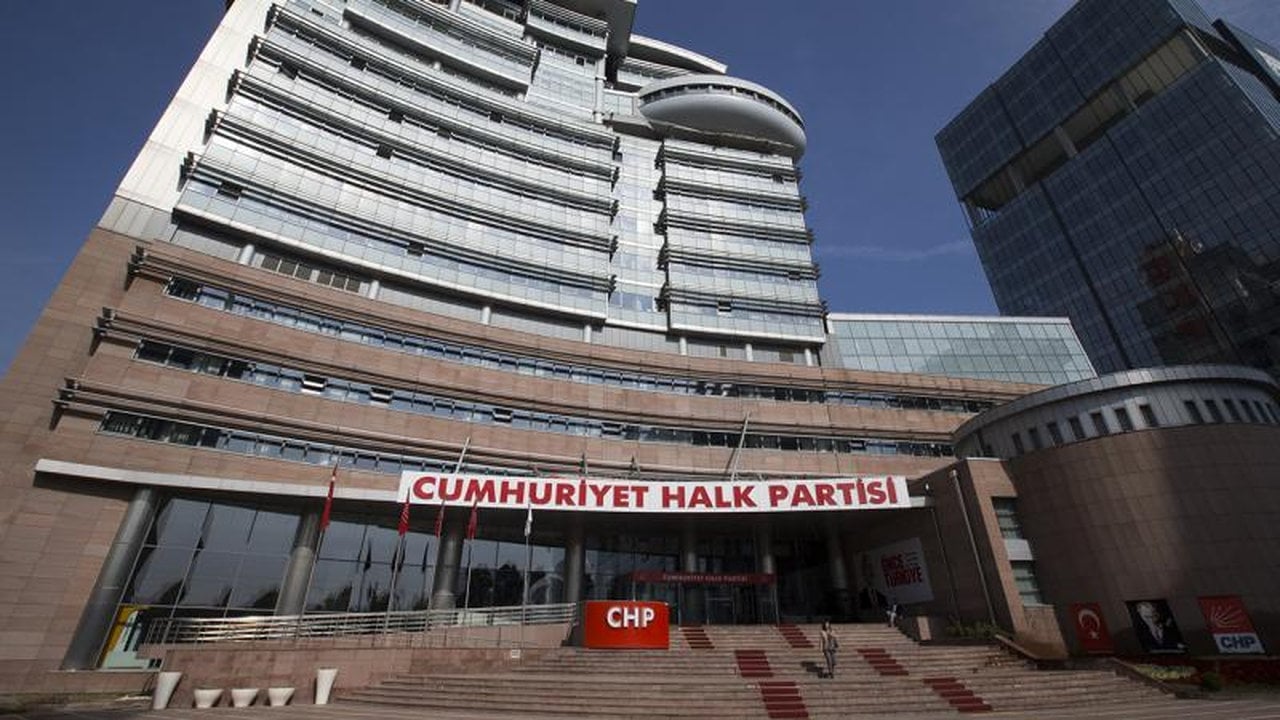 Foto - Gırtlaklarına kadar siyasete batmışlar! Ünlü sanatçılardan olay "CHP" kararı