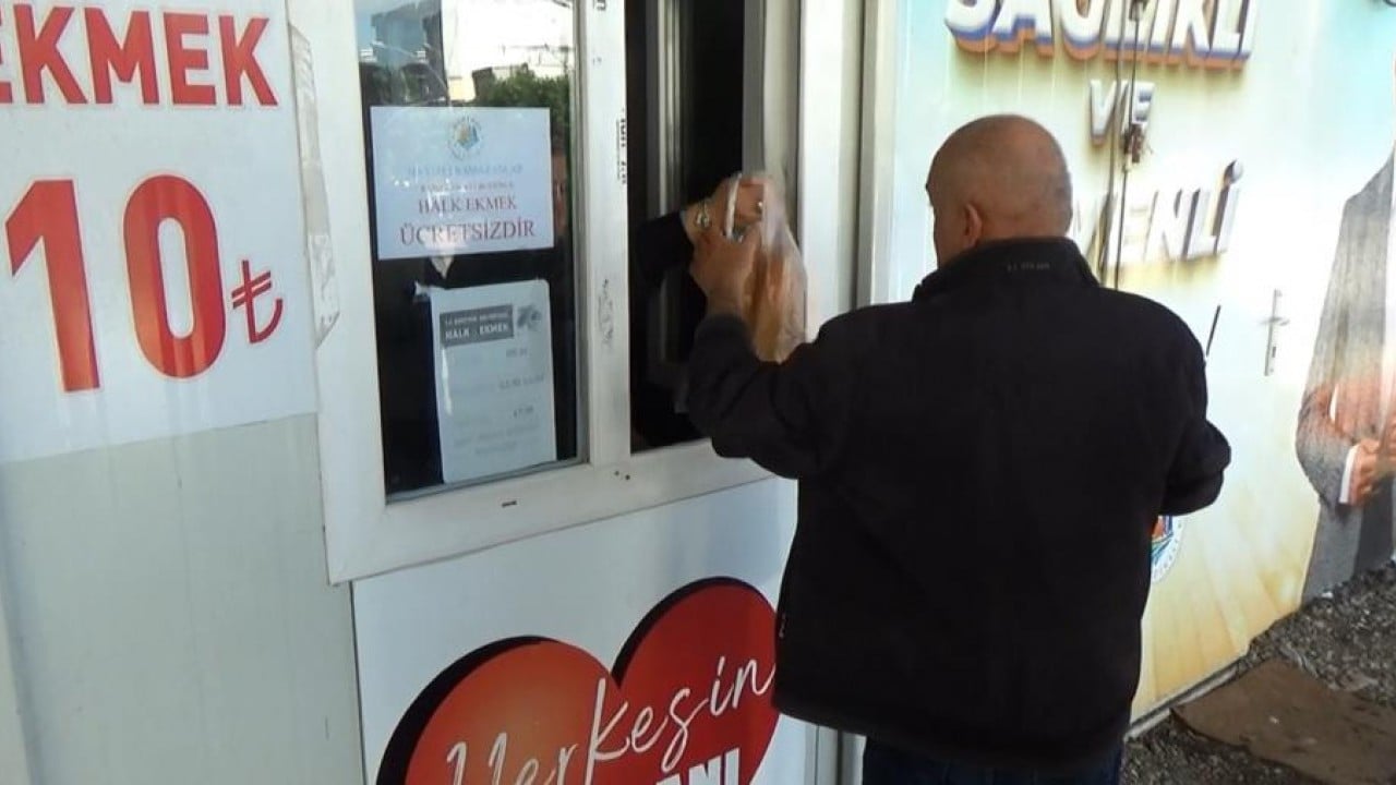 Gizemli hayırseverden bedava 6 bin ekmek