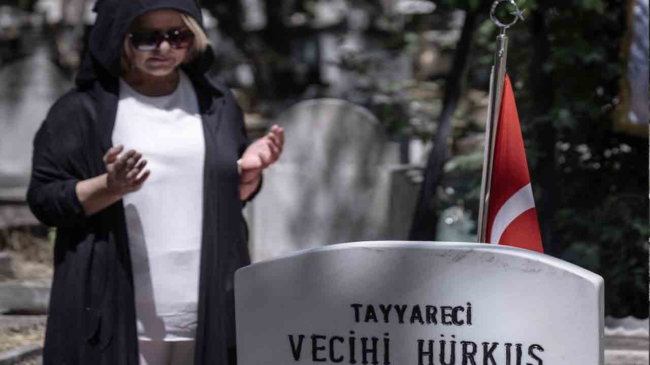 Foto - Göklerin efsanesine 57. yılda vefa: Vecihi Hürkuş kabri başında anıldı!