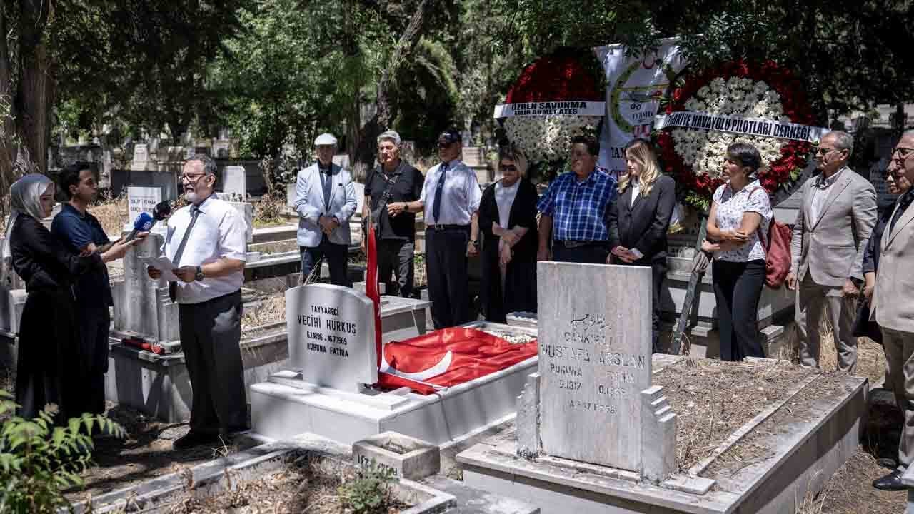 Göklerin efsanesine 57. yılda vefa: Vecihi Hürkuş kabri başında anıldı!