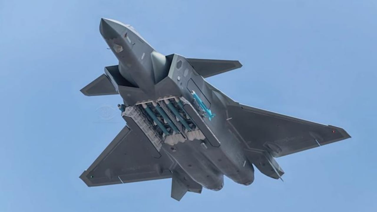 Foto - Göklerin yeni canavarı Çin jetleri için düğmeye basıldı! F-16’ları kıskandıran 18 adet J-20 hayalet uçağı koptu geliyor