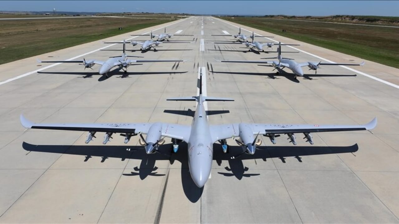 Foto - Göklerin yeni kralı imzasını attı! AKINCI TİHA, o ülkede Çin yapımı hava savunma sistemini tek atışla avladı