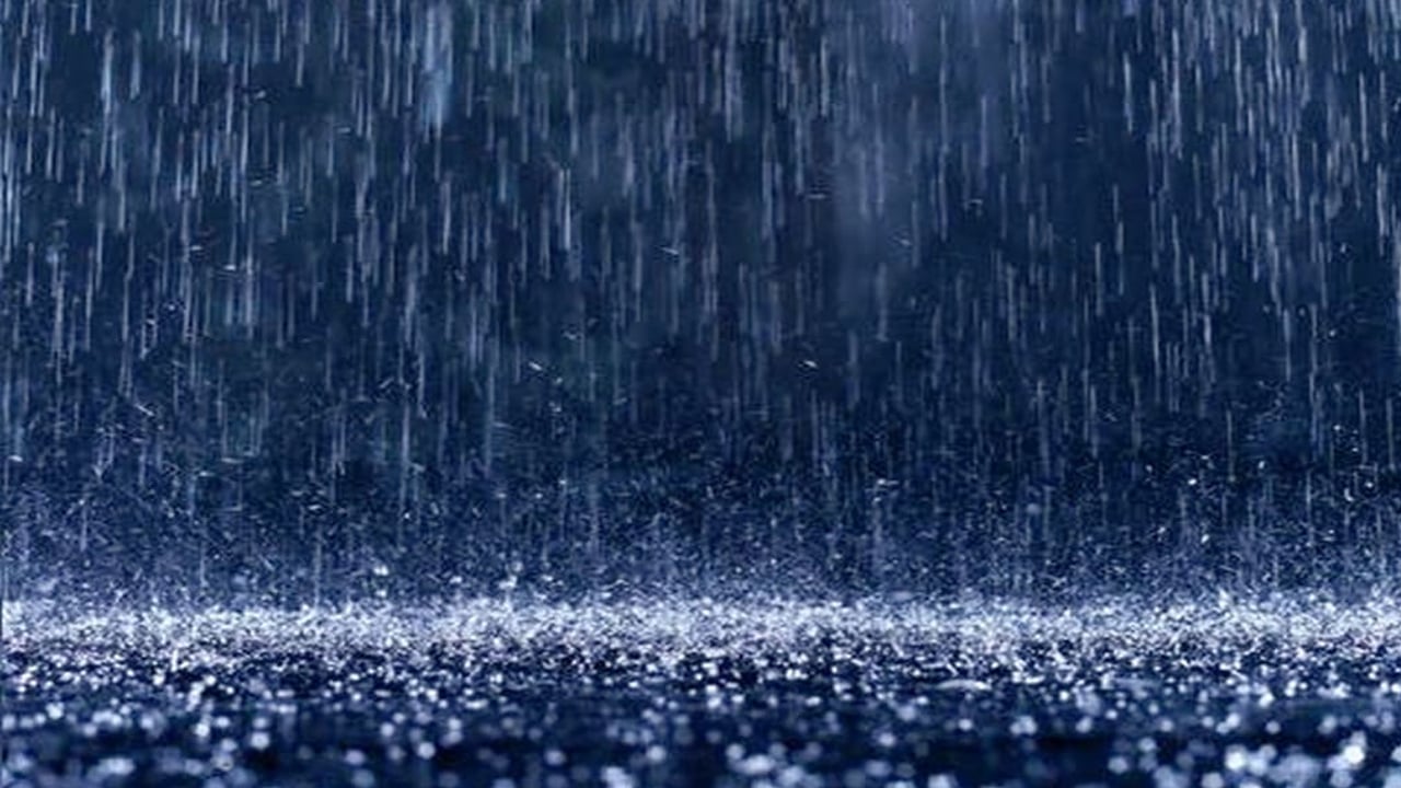 Gökten su yerine plastik yağıyor!