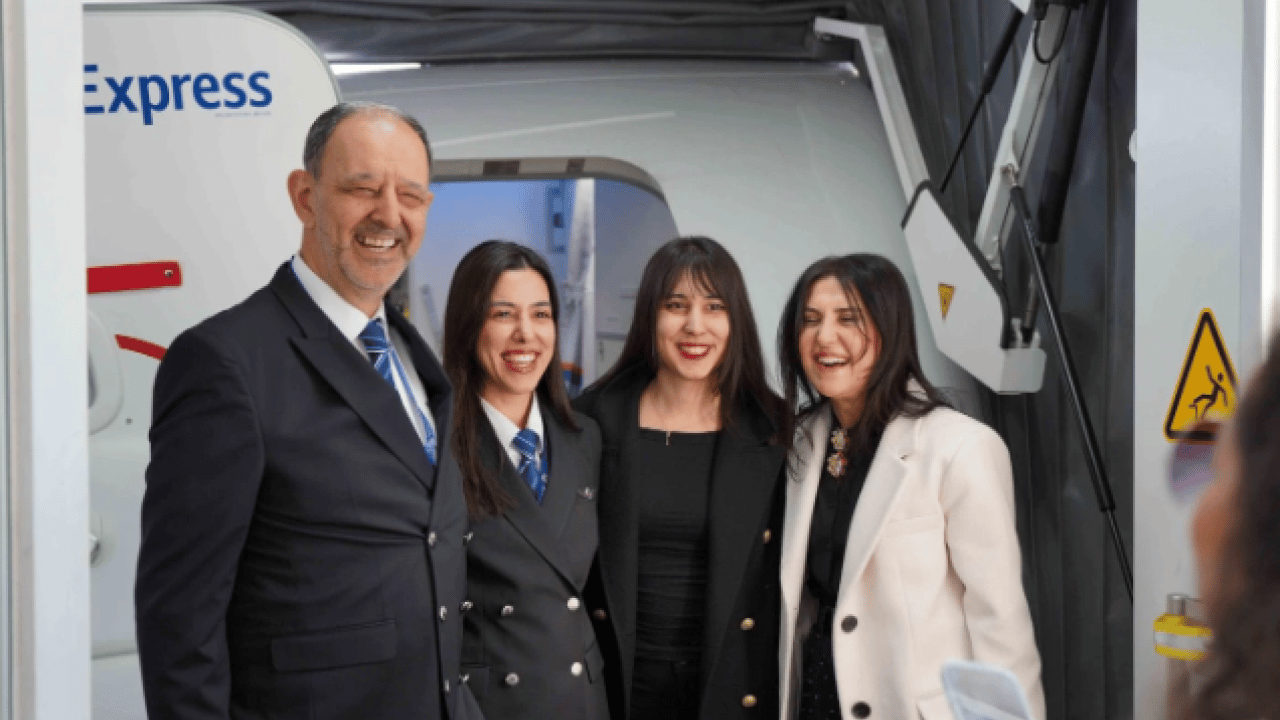 Foto - Gökyüzünde duygusal devir teslim