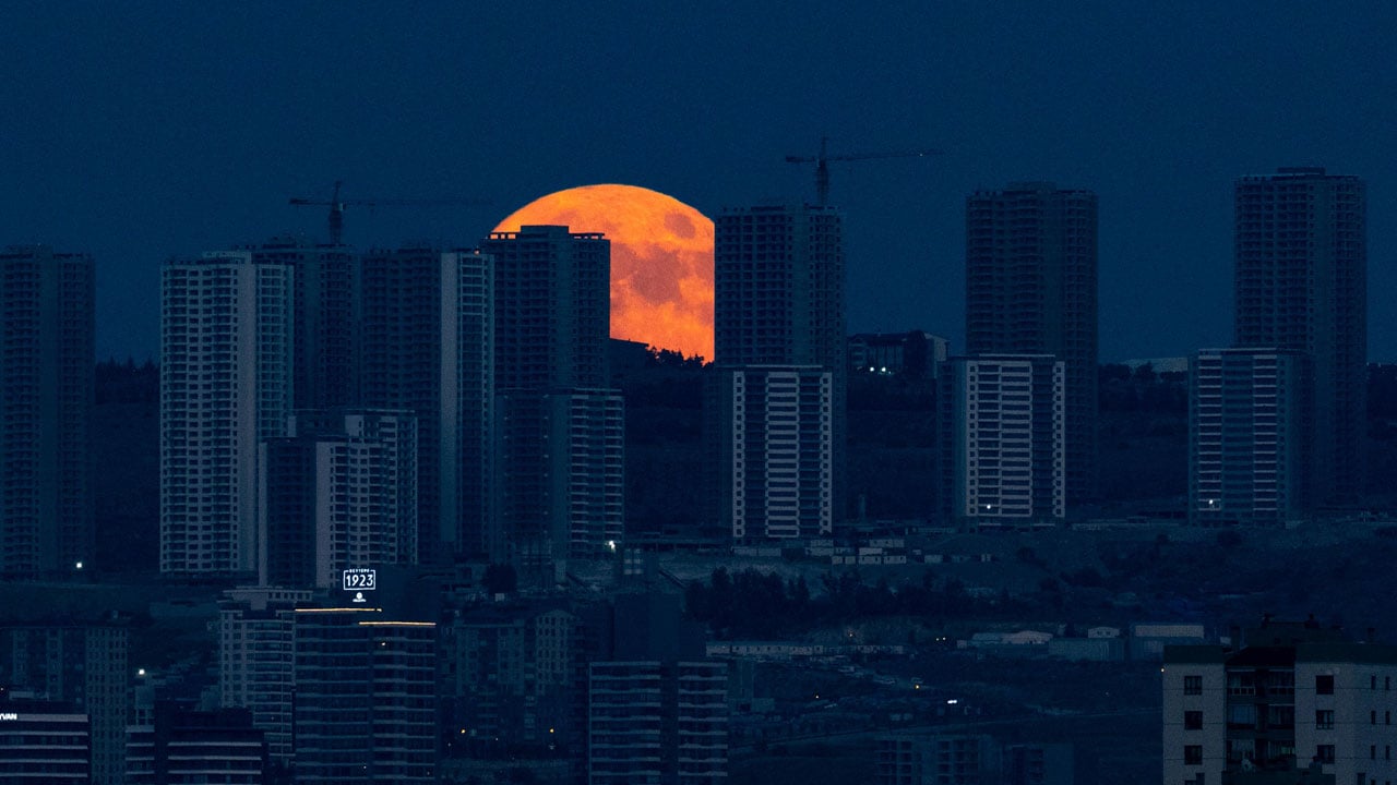 Foto - Gökyüzünde kızıl gece! Kanlı Ay izleyenleri büyüledi