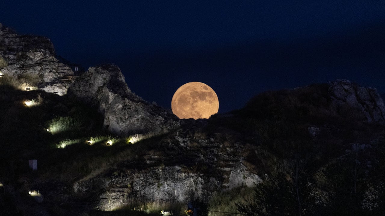 Foto - Gökyüzünde kızıl gece! Kanlı Ay izleyenleri büyüledi
