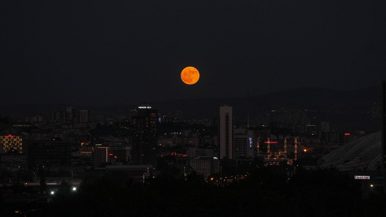 Foto - Gökyüzünde kızıl gece! Kanlı Ay izleyenleri büyüledi