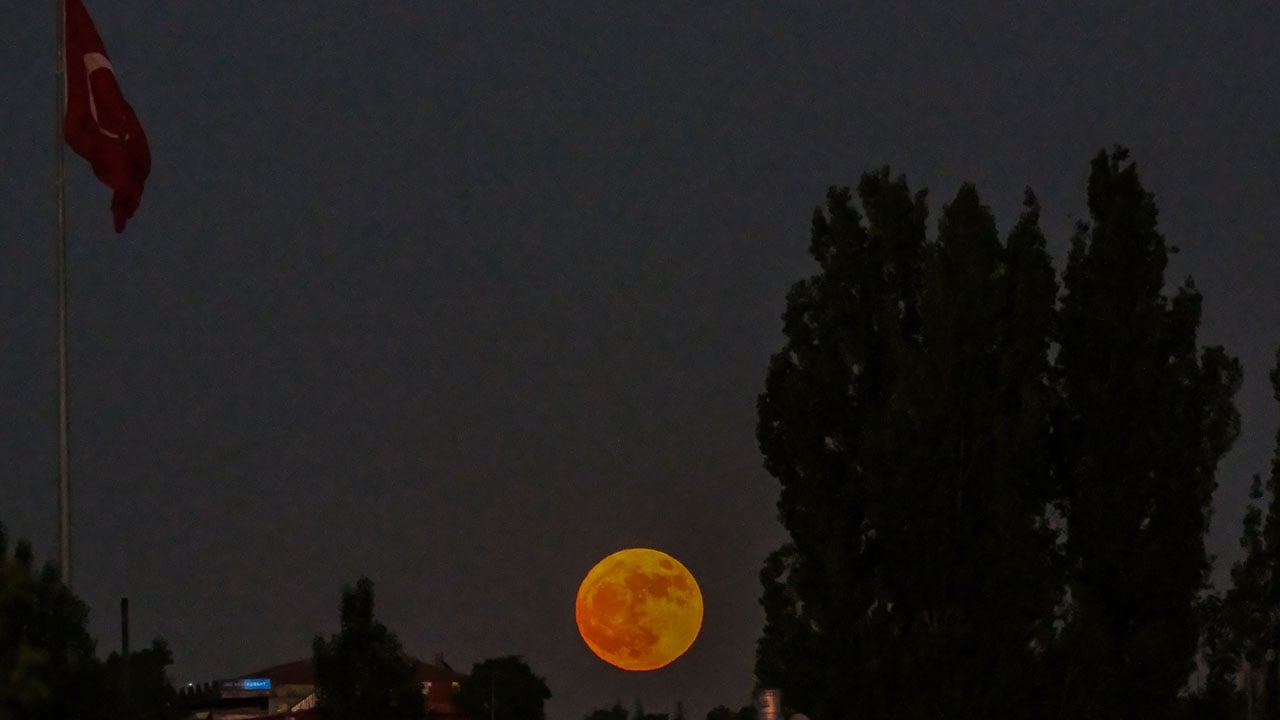 Foto - Gökyüzünde kızıl gece! Kanlı Ay izleyenleri büyüledi