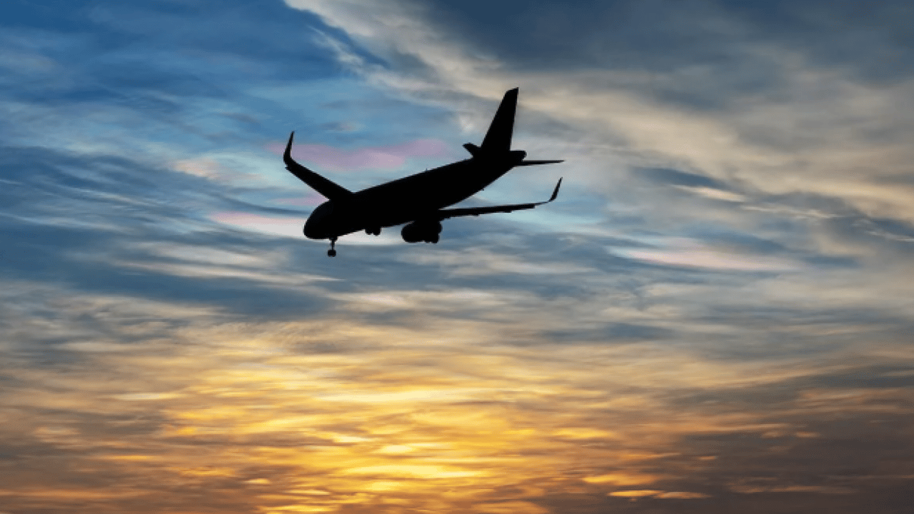 Foto - Gökyüzünde korku dolu anlar! İki uçak çarpışmanın eşiğinden döndü