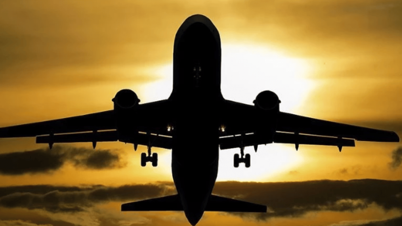 Foto - Gökyüzünde korku dolu anlar! İki uçak çarpışmanın eşiğinden döndü