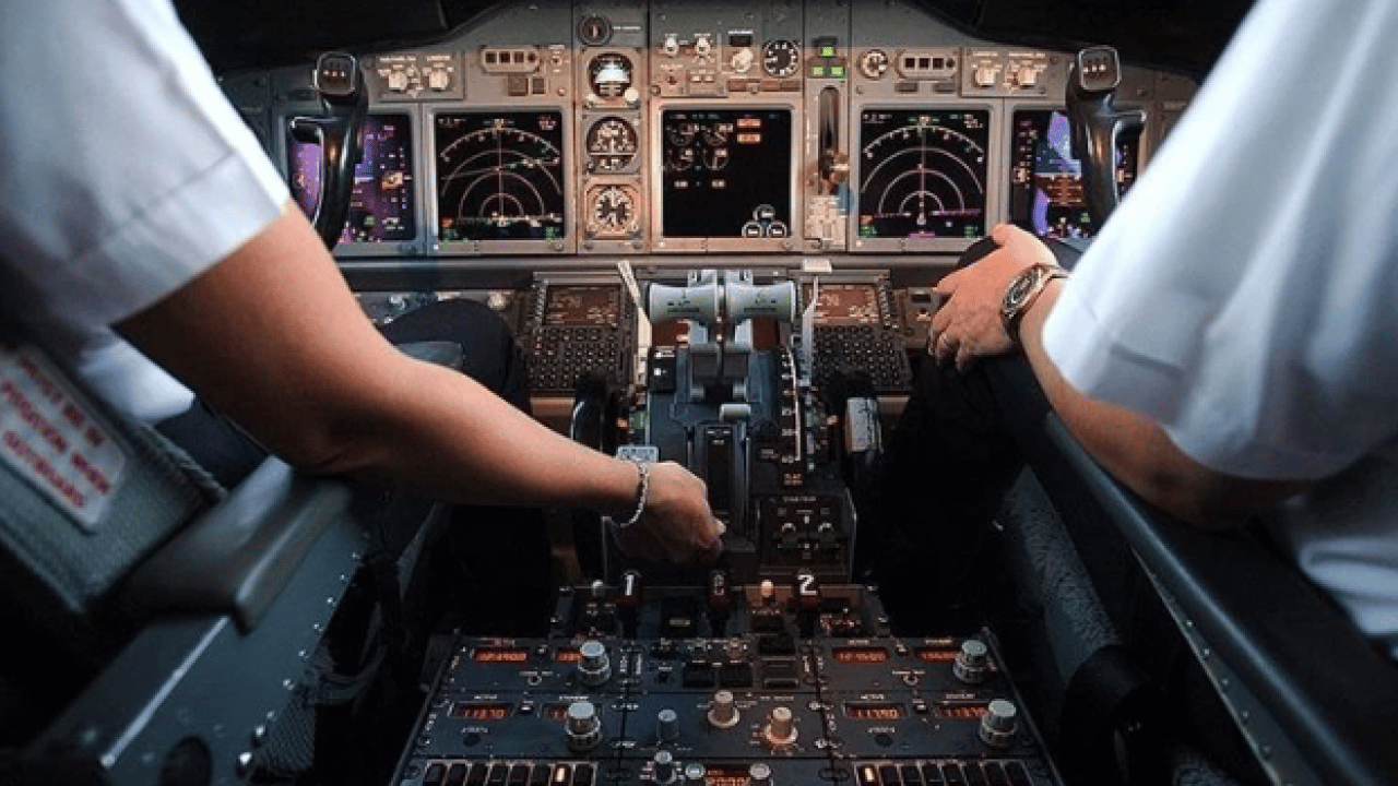 Foto - Gökyüzünde korku dolu anlar! İki uçak çarpışmanın eşiğinden döndü