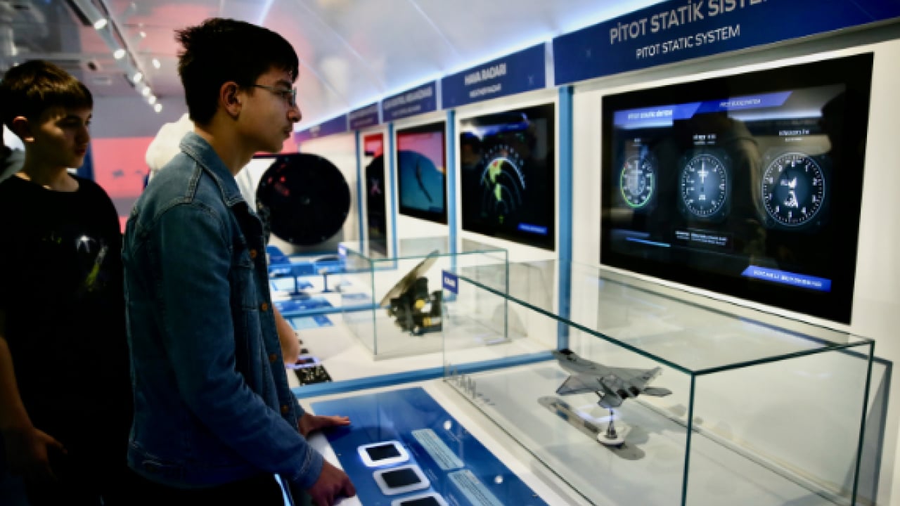 Foto - Gökyüzünden eğitim kürsüsüne: Emekli dev uçak bilim üssü oldu! Airbus A340 artık ders veriyor