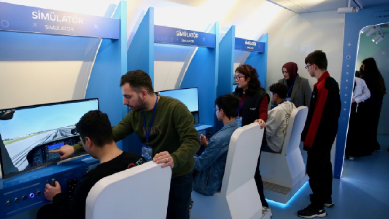 Foto - Gökyüzünden eğitim kürsüsüne: Emekli dev uçak bilim üssü oldu! Airbus A340 artık ders veriyor