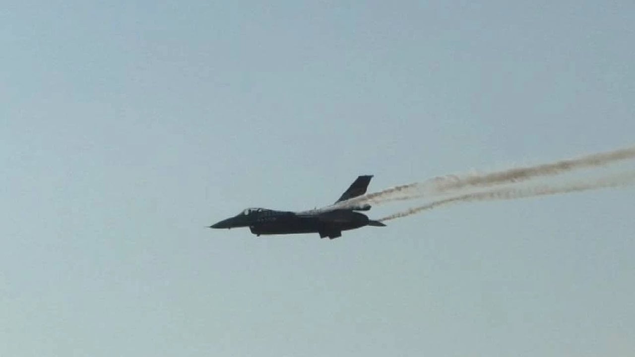 Foto - Gökyüzüne Türk imzası: F-16’larımızın biri kalktı, biri indi