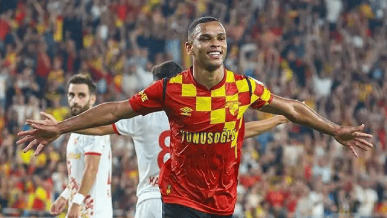 Foto - Hat-tick yaptı zirveye göz kırptı! Gol krallığında yarış kızıştı!