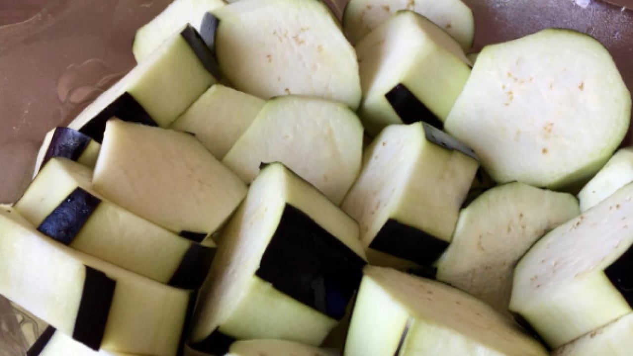 Foto - Gölge düşüren tek bir şey... Patlıcanın acısını saniyeler içinde alan yöntem...