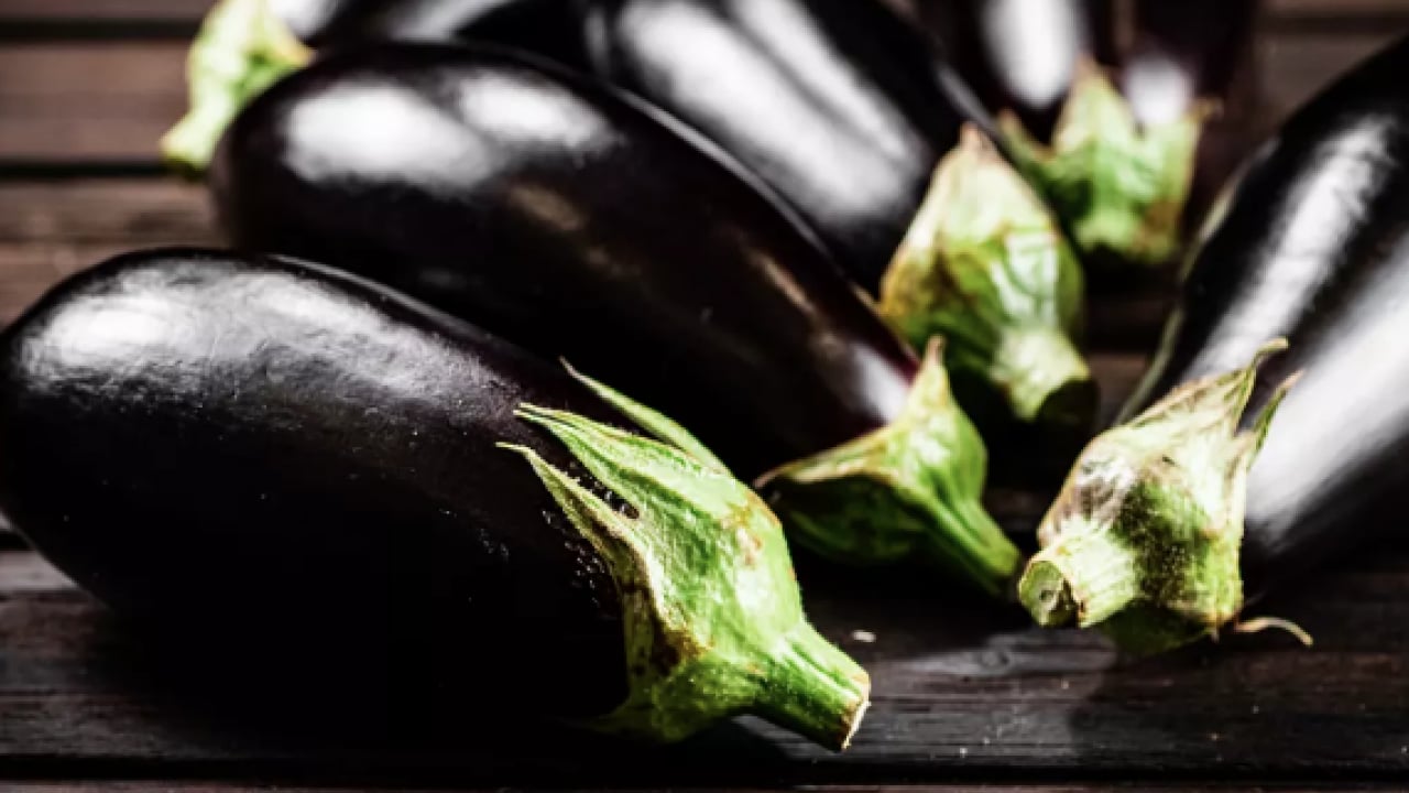 Foto - Gölge düşüren tek bir şey... Patlıcanın acısını saniyeler içinde alan yöntem...