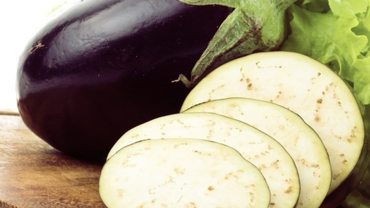 Foto - Gölge düşüren tek bir şey... Patlıcanın acısını saniyeler içinde alan yöntem...