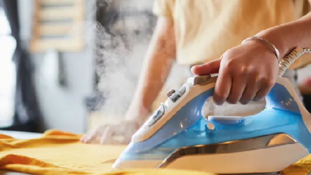 Foto - Gömlek ütülemenin kusursuz önerisi ortaya çıktı! Ütü masasında saatler harcamaya son…