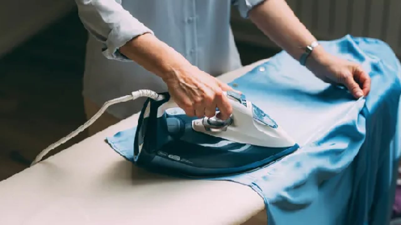 Foto - Gömlek ütülemenin kusursuz önerisi ortaya çıktı! Ütü masasında saatler harcamaya son…