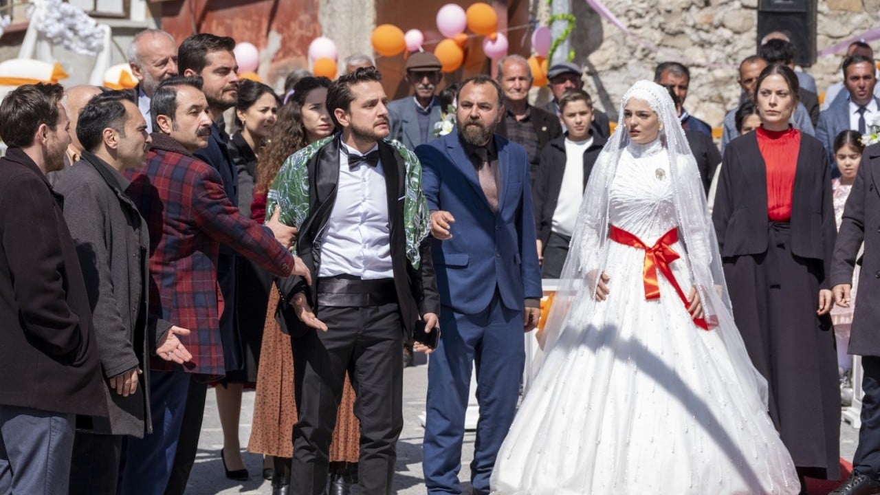 Foto - Gönül Dağı'nda sürpriz bölüm mest edecek! Düğüne gelen beklenmedik misafir kim?