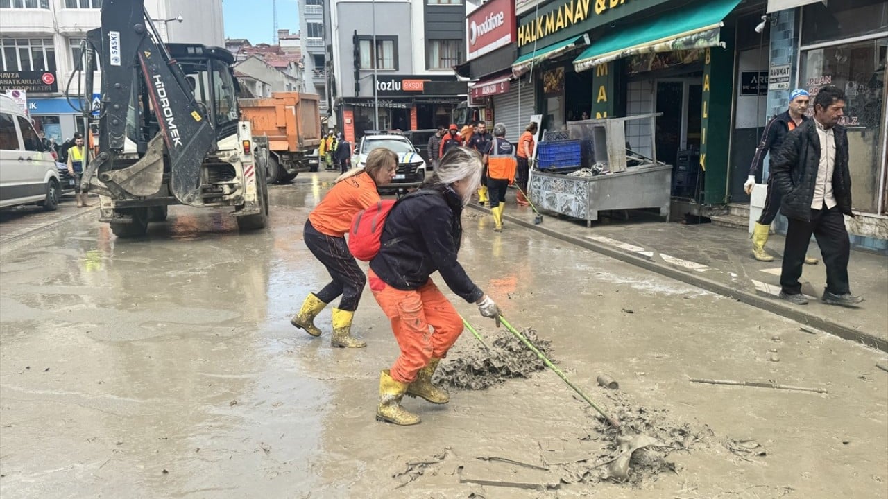 Foto - Gönüllü kadınlar iş başında Havza’nın yaraları el birliği ile sarılıyor
