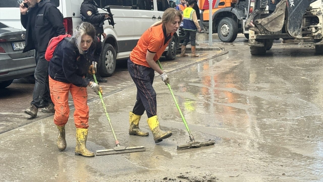 Foto - Gönüllü kadınlar iş başında Havza’nın yaraları el birliği ile sarılıyor