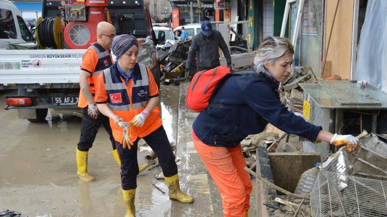 Foto - Gönüllü kadınlar iş başında Havza’nın yaraları el birliği ile sarılıyor