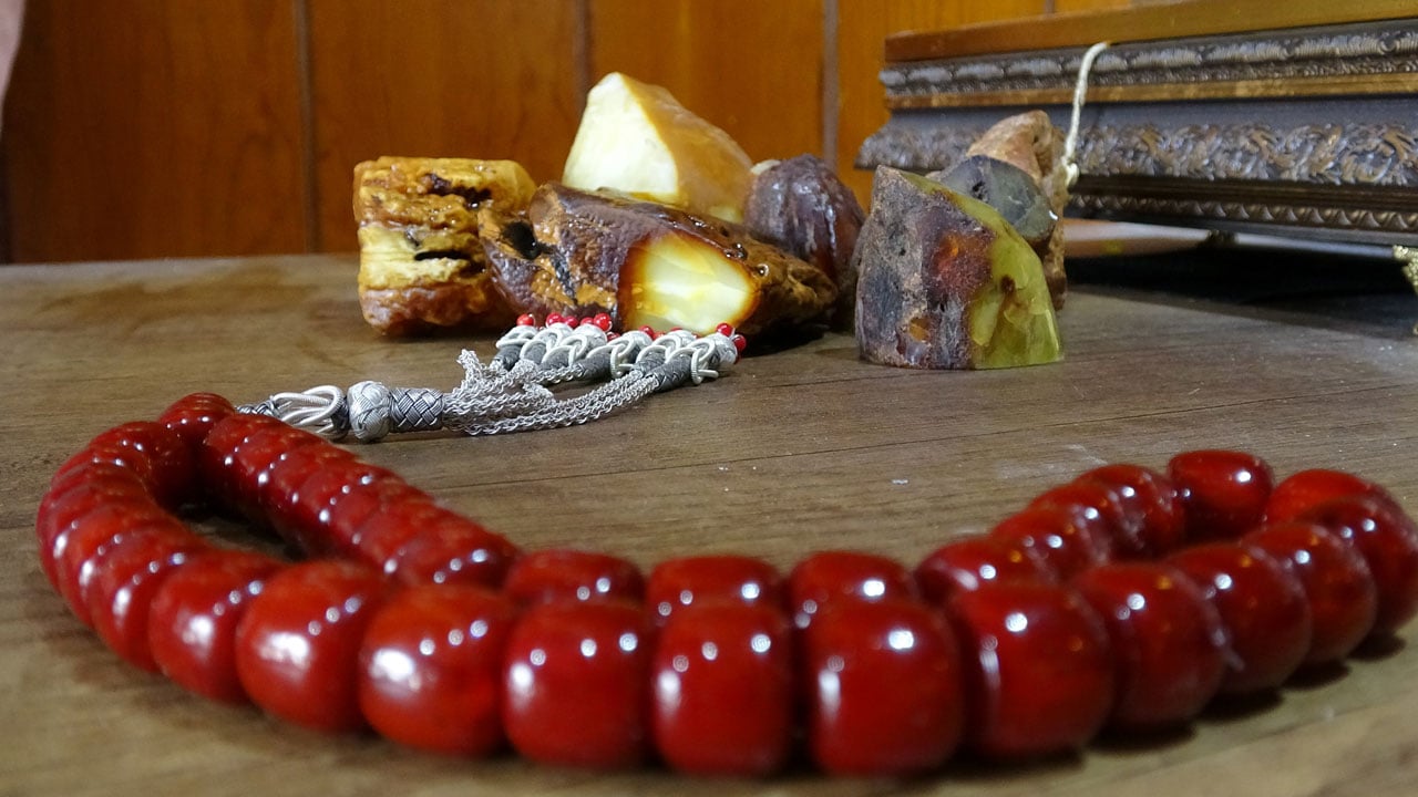 Gören hayran kalıyor! Bu tespihin değeri dudak uçuklatıyor