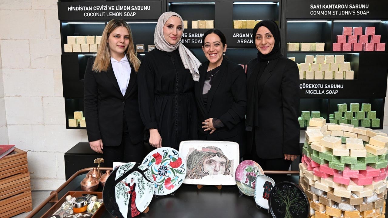 Foto - Görenler dönüp bir daha bakıyor: Kırılan tabaklardan bu da olur mu demeyin!