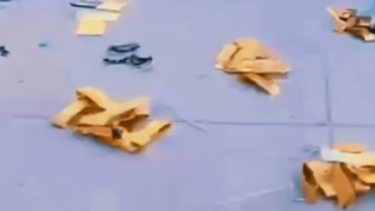 Foto - Görenler gözlerine inanamadı! Külçe külçe altını yola dizdiler!