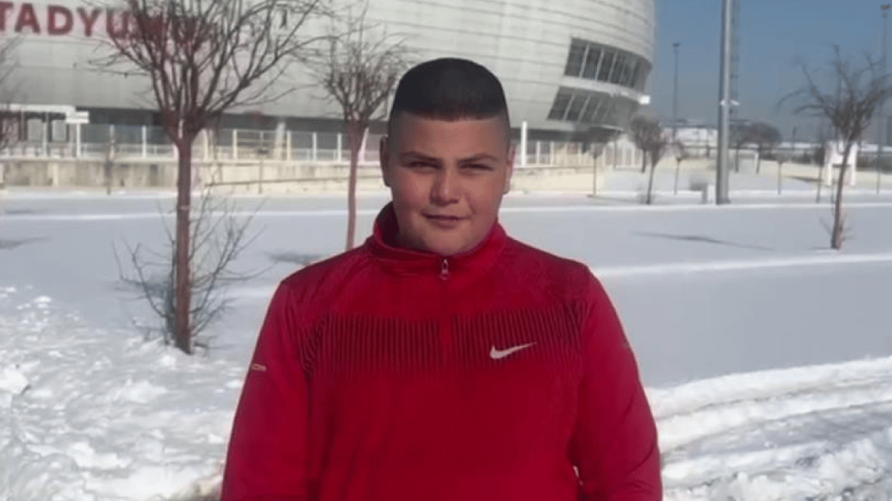 Foto - Görenler hayrete düştü, o ise keyif aldı! Genç judo sporcusu kar banyosu yaptı