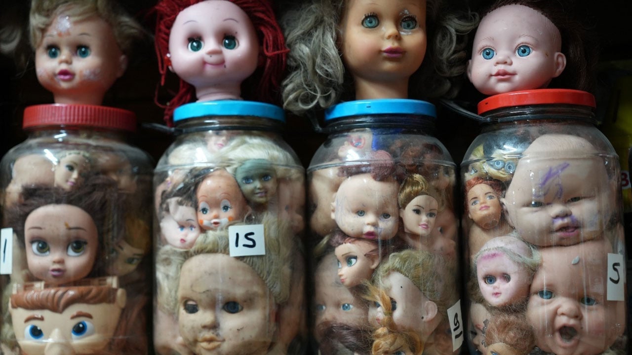 Foto - Görenler korkuyor! ‘Onlar hep güler’ dedi, 5 bin bebek kafası topladı