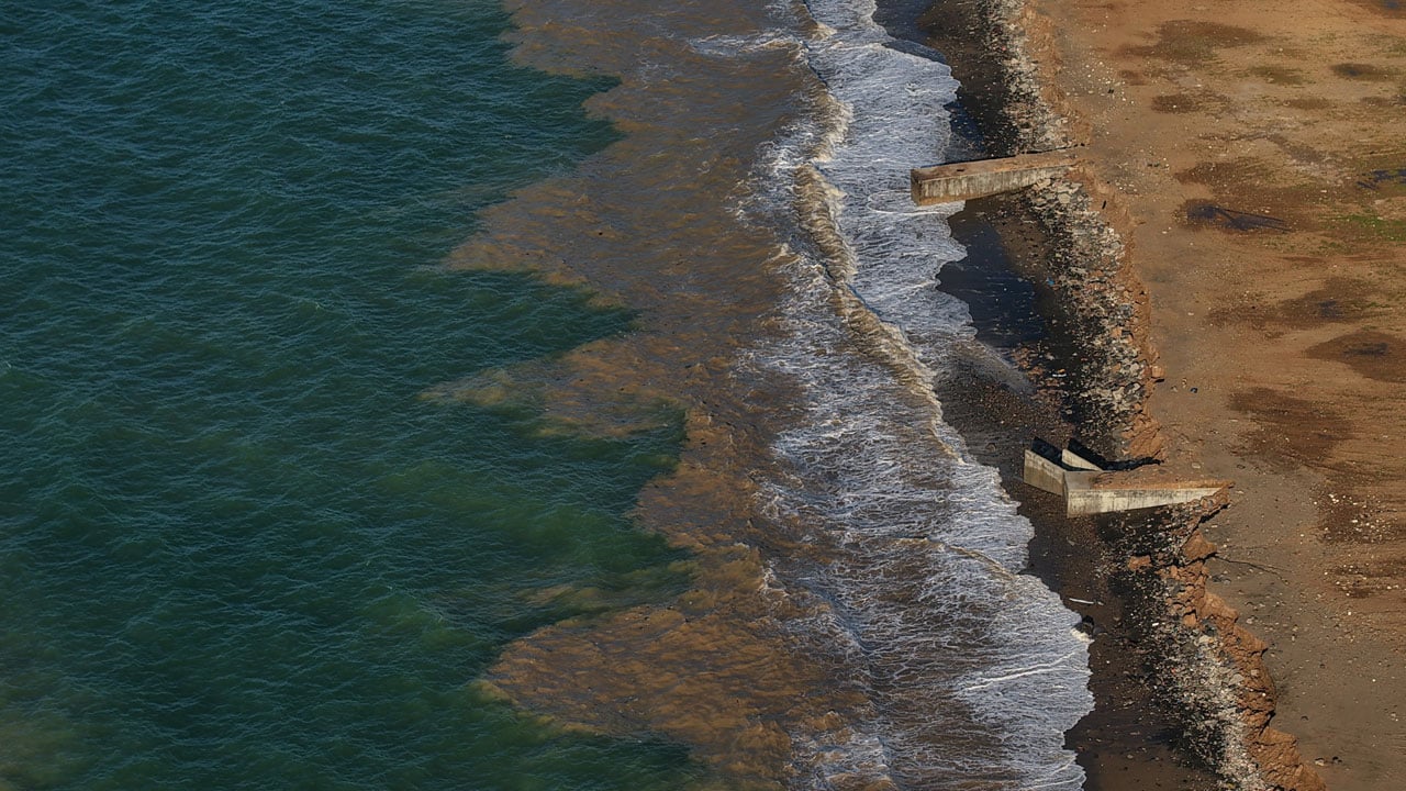 Foto - Görenler şaşırıp kaldı! Trabzon sahilinde dikkat çeken manzara