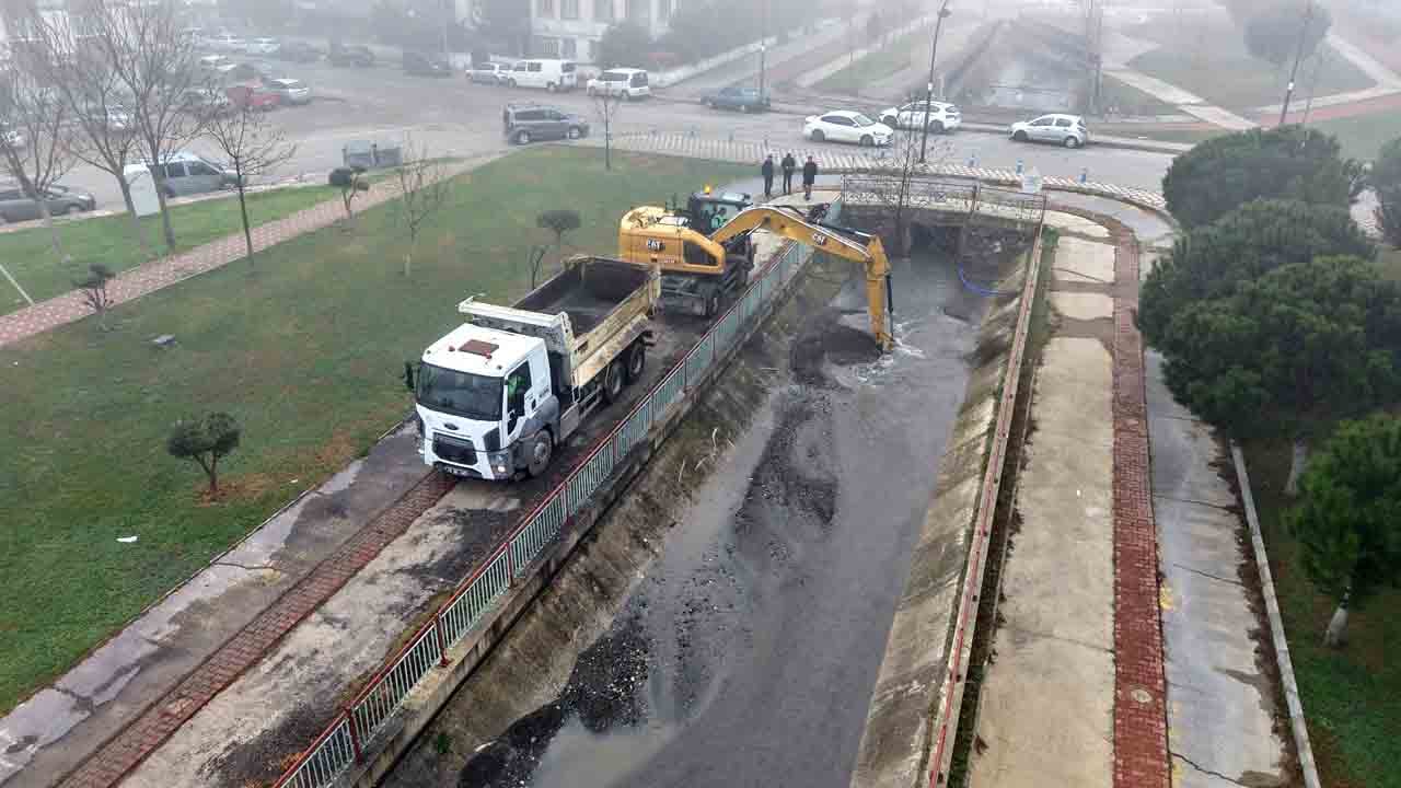 Foto - Görenler şaşkına dönüyor: Derenin içinde ne ararsan var
