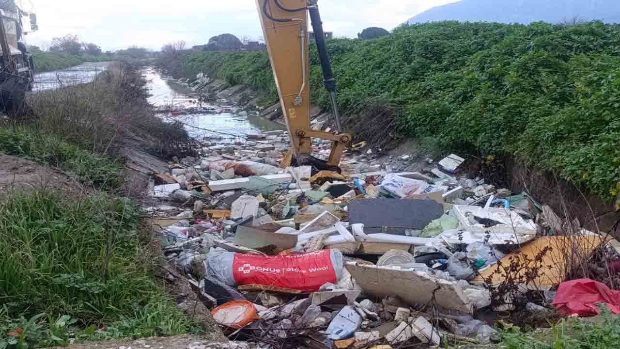 Foto - Görenler şaşkına dönüyor: Derenin içinde ne ararsan var